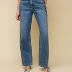 Model in straight jeans met strass steentjes HEYB Club NY, andere kant | Jo&Co Club