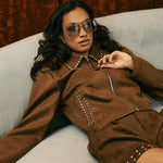 Campagnebeeld HEYB Club FW26: suède jasje met studs HEYB Club Gemma met short Gemma | Jo&Co Club