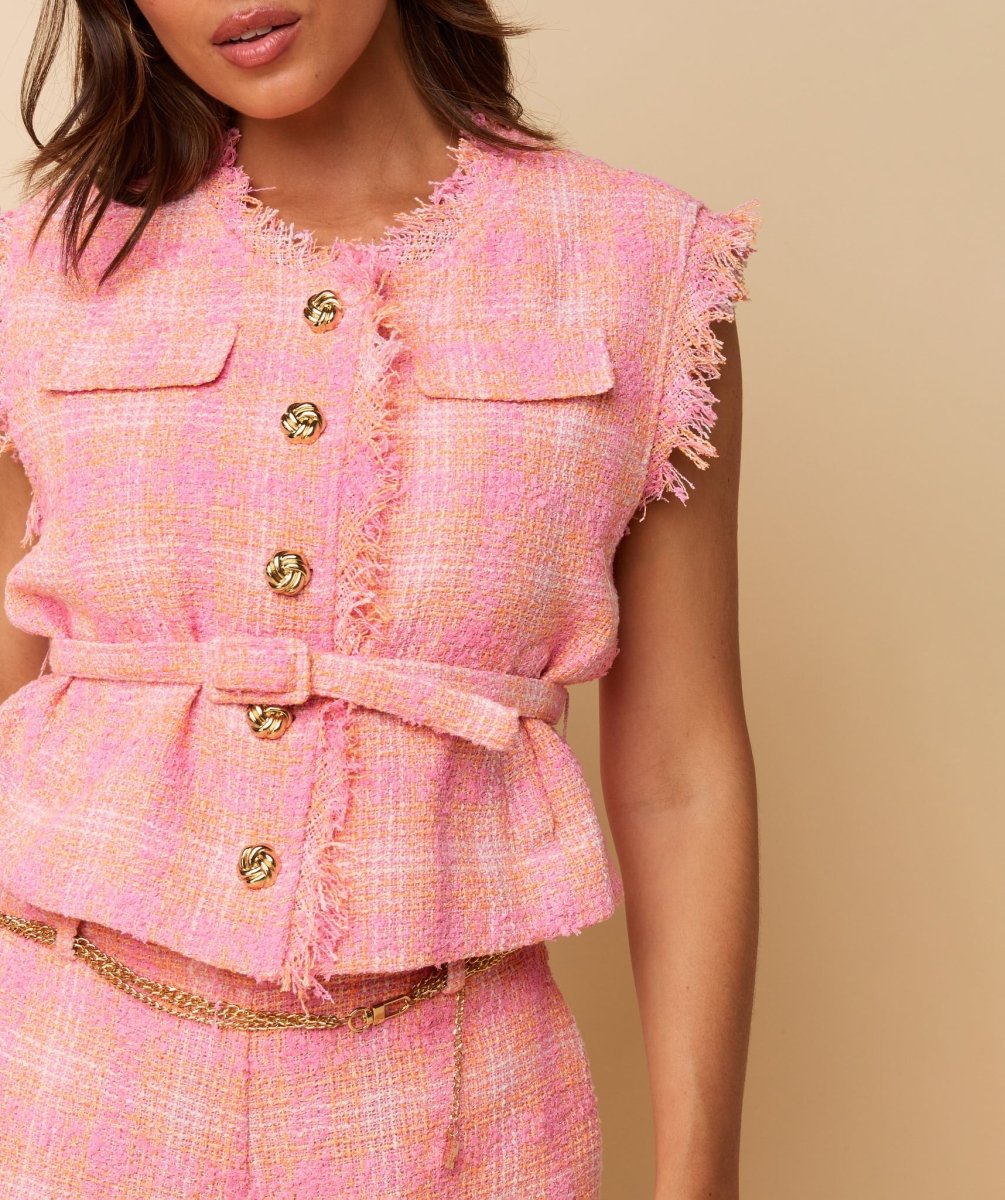 HEYB Club Summer Gilet in roze tweed met goudkleurige knopen en ceintuur. | Jo&Co Club