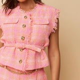 HEYB Club Summer Gilet in roze tweed met goudkleurige knopen en ceintuur. | Jo&Co Club