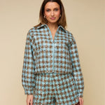 Model in blauw-bruin tweed jasje met pailletten HEYB Club Romee | Jo&Co Club