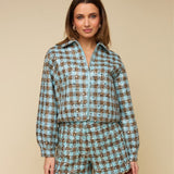 Model in blauw-bruin tweed jasje met pailletten HEYB Club Romee | Jo&Co Club