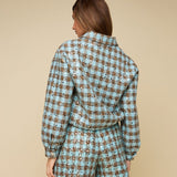 Model in blauw-bruin tweed jasje met pailletten HEYB Club Romee, andere kant | Jo&Co Club