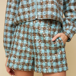 Model in blauw-bruin tweed jasje met pailletten HEYB Club Romee, andere kant | Jo&Co Club