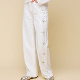 Model in witte jeans met sterretjes HEYB Club Snow White | Jo&Co Club