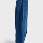 Zijkant barrel jeans It's Basic Azure – de ronde lijn van heup tot enkel | Jo&Co Club