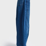 Zijkant barrel jeans It's Basic Azure – de ronde lijn van heup tot enkel | Jo&Co Club