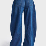Achterkant barrel jeans It's Basic met geborduurd hartje boven de achterzak | Jo&Co Club
