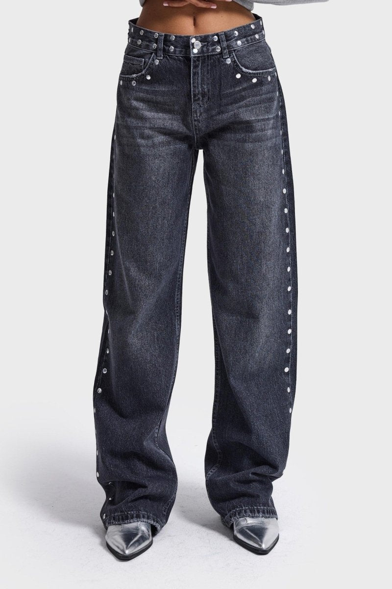 Grijze jeans met studs It's Basic – loose fit met zilveren studs langs de zijnaad | Jo&Co Club