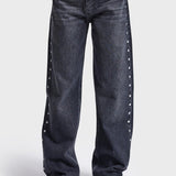Grijze jeans met studs It's Basic – loose fit met zilveren studs langs de zijnaad | Jo&Co Club