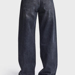 Achterkant grijze loose jeans It's Basic met studs op de tailleband | Jo&Co Club