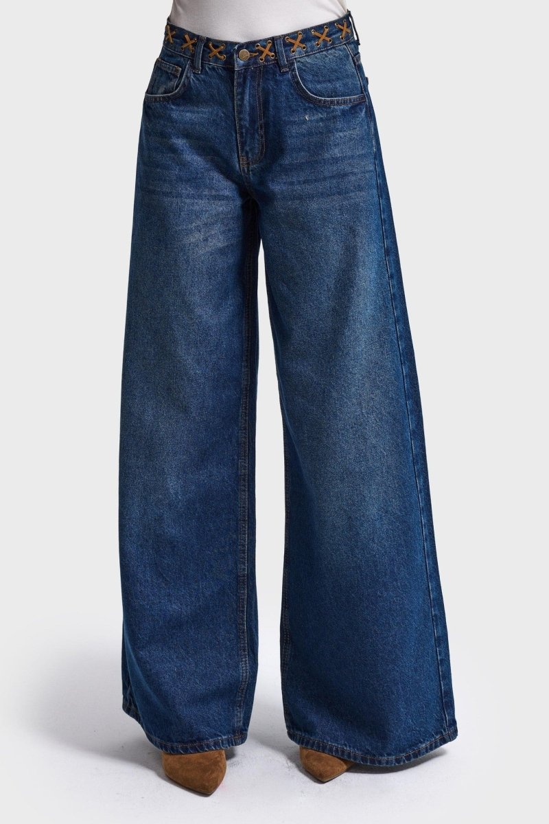 Palazzo jeans It's Basic in donkerblauw – superwijde pijpen en veters over de tailleband | Jo&Co Club