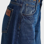 Detail palazzo jeans It's Basic – bruine suède veters in kruisjes door de tailleband | Jo&Co Club