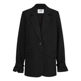 Productfoto zwarte relaxte blazer Jadie – reverskraag, twee knopen en klepzakken, voorkant | Jo&Co Club