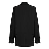 Achterkant zwarte blazer Jadie – rechte rug en mouwen met knooplipje | Jo&Co Club