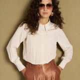 Crème blouse met grote puntkraag en lange mouwen