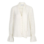Productfoto crème blouse Jett – jacquard met bladmotief en volantmouwen, voorkant | Jo&Co Club