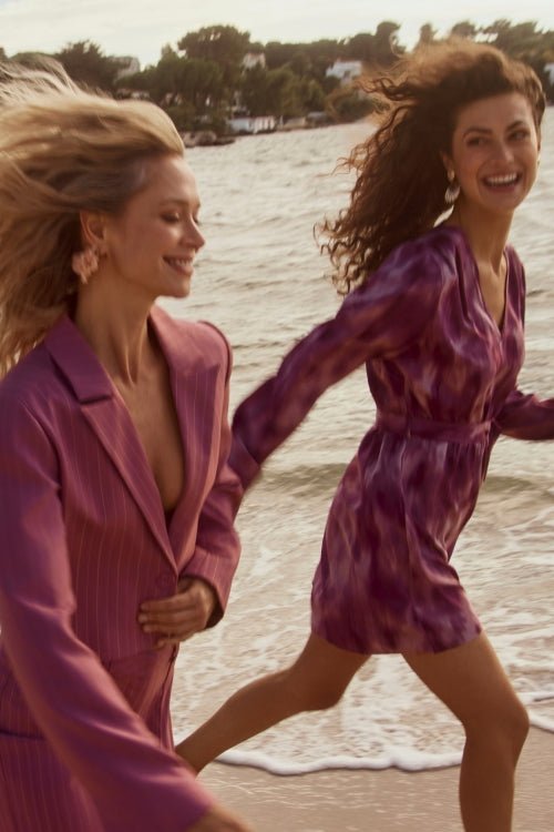 Lofty Manner Dress Alou | Mauve Ombre in Diep mauve-roze, Getailleerd silhouet, licht oversized schouders