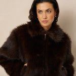 Detail fake fur jas Lofty Manner Kaia – grote kraag en rits | Jo&Co Club
