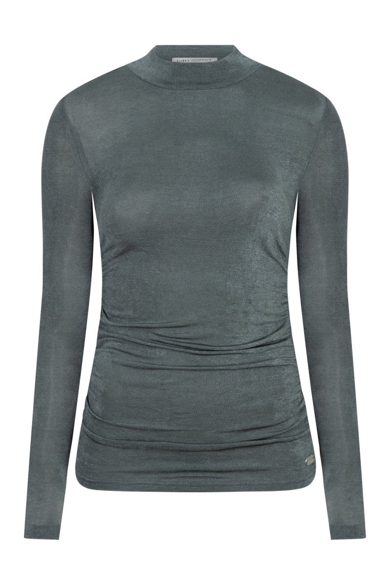 Productfoto col top Lofty Manner Kelly – opstaande col en plooien aan de zijkant | Jo&Co Club