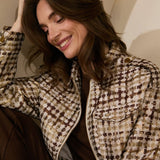 Lofty Manner jacket noor gedragen door model, close up foto waar je de stof goed kan zien.