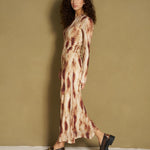 Bruine tie-dye maxi-jurk met lange mouwen en V-hals
