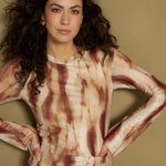 Bruine tie-dye maxi-jurk met taillenaad, detailweergave