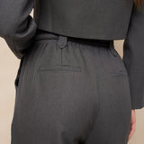 Achterkant pantalon Lofty Manner Kela met paspelzak | Jo&Co Club