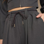 Detail pantalon Lofty Manner Kela – trekkoord en elastische tailleband | Jo&Co Club