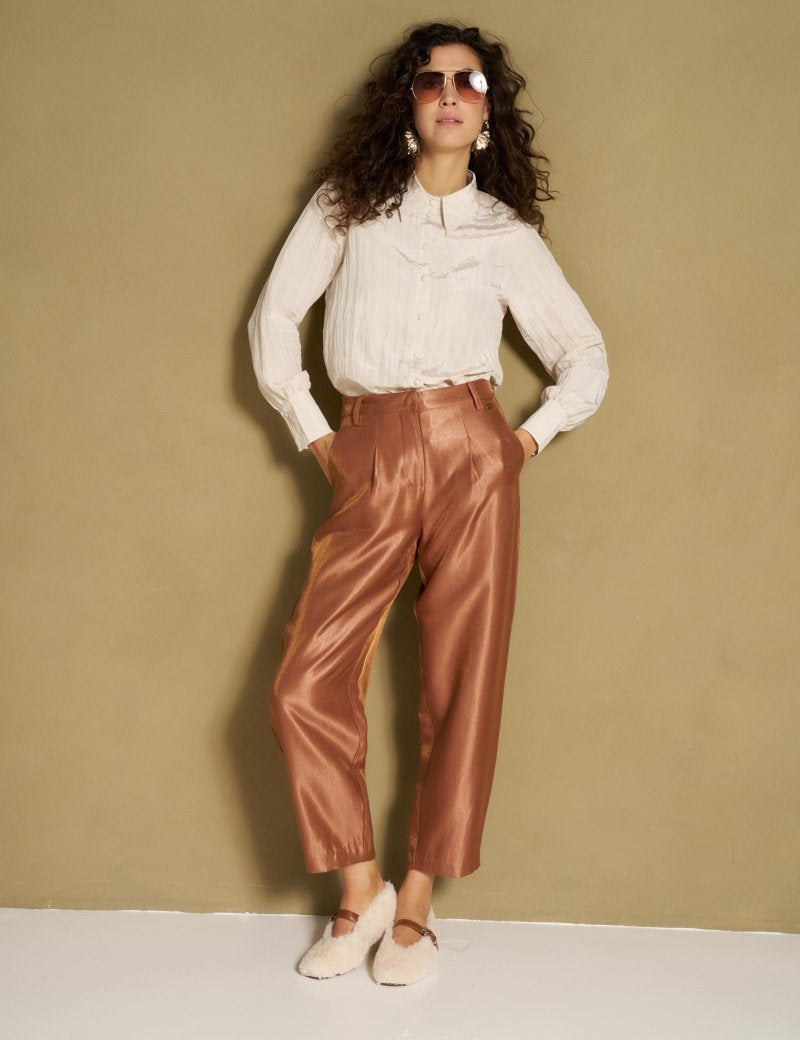 Caramel satijnen broek met hoge taille en getaperde pijp