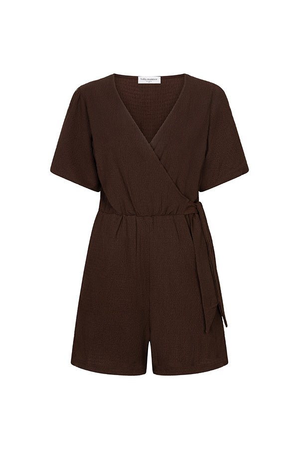 Een donkerbruine playsuit, vrijstaand gefotografeerd tegen een witte achtergrond | Lofty Manner Maddie | Jo&Co Club
