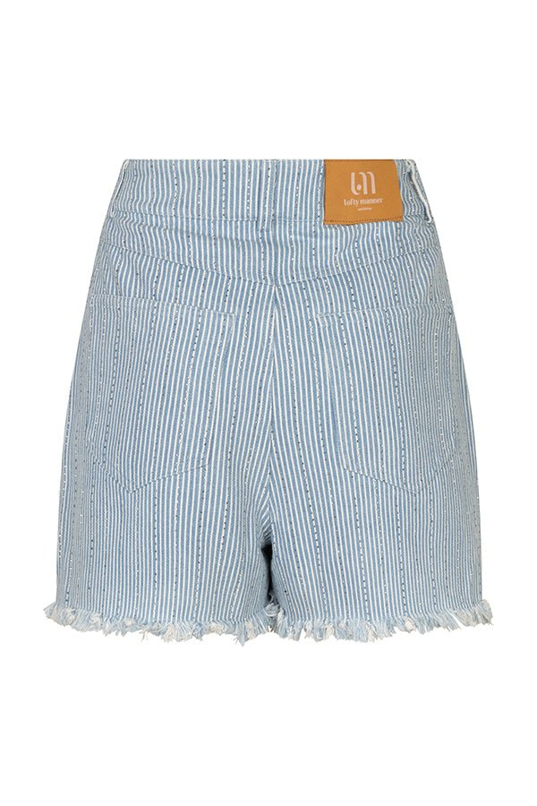 De achterkant van een korte broek met een lichtblauwe basiskleur en verticale witte en | Lofty Manner Aleida | Jo&Co Club