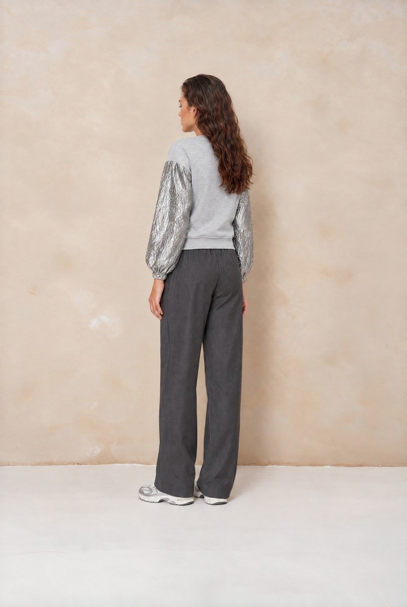 Achterkant sweater Lofty Manner Jara met metallic mouwen | Jo&Co Club