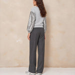 Achterkant sweater Lofty Manner Jara met metallic mouwen | Jo&Co Club
