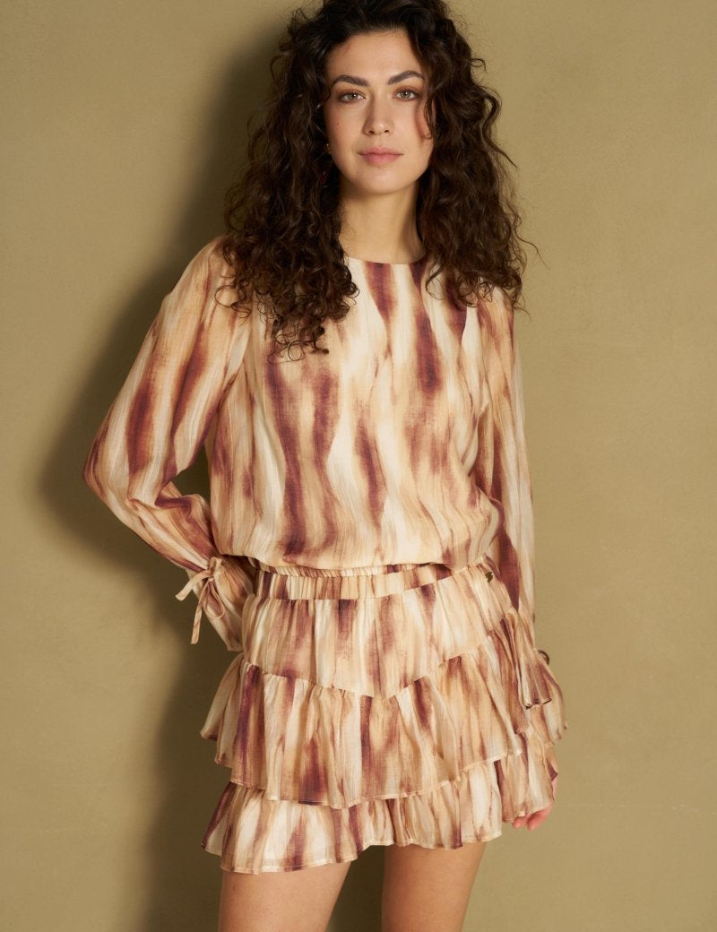 Bruine tie-dye top met lange ballonmouwen en V-hals