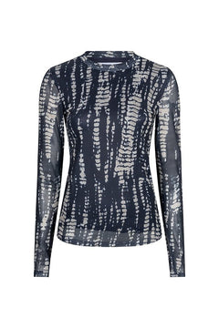 Een vrijstaande productfoto van een aansluitende top met lange mouwen | Lofty Manner Iniko - Abstract Mesh | Jo&Co Club