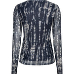 De foto toont de achterkant van een aansluitende, langarmige top | Lofty Manner Iniko - Abstract Mesh | Jo&Co Club