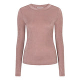 Productfoto lichtroze longsleeve Jessy – aansluitende top met hoge ronde hals, voorkant | Jo&Co Club
