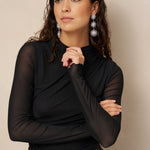 Zwarte mesh top Lofty Manner Jolien – model met opstaande hals en transparante mouwen | Jo&Co Club
