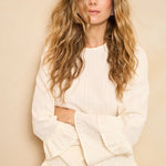 Lofty Manner Top Pia crème – crèmekleurige top met flared mouwen en textuur | Jo&Co Club