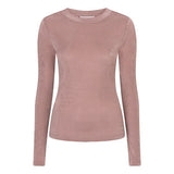 Productfoto lichtroze longsleeve Jessy – aansluitende top met hoge ronde hals, voorkant | Jo&Co Club