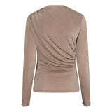 Achterkant taupe top Jimmi – plooien lopen door over de rug, lange mouwen | Jo&Co Club