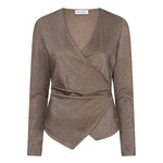 Productfoto taupe wikkeltop Jori – overslag met V-hals en plooien aan de zijkant, voorkant | Jo&Co Club