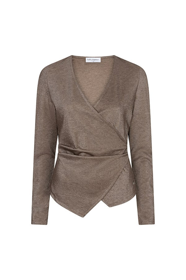Productfoto taupe wikkeltop Jori – overslag met V-hals en plooien aan de zijkant, voorkant | Jo&Co Club