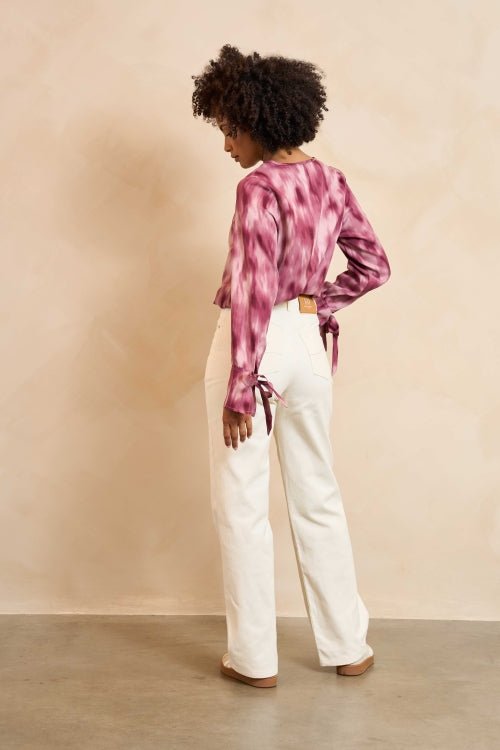 Lofty Manner Trouser Rosema | Ecru in Tie-dye patroon in diep magenta, Cropped lengte, losvallend, relaxed fit