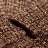 Close-up van tweed short met bruine kleur en glitter.