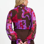 Model in kanten coltop met kleurrijke strikprint POM Amsterdam Ruby, andere kant | Jo&Co Club