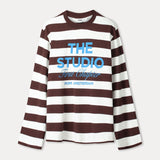 Productfoto van de gestreepte longsleeve plat gefotografeerd met de blauwe print.