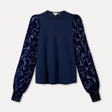 Productfoto donkerblauwe top met organza pofmouwen POM Amsterdam Britt | Jo&Co Club