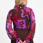 Model in kanten coltop met kleurrijke strikprint POM Amsterdam Ruby, andere kant | Jo&Co Club